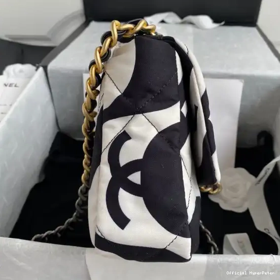 Hyper Peter FLAP BAG CHANEL 19 0509